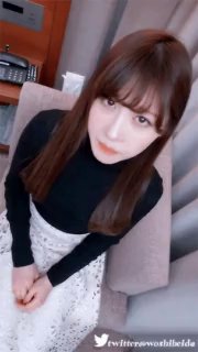 高挑性感的长发气质白领美女下班和帅气男同事一起娱乐会所喝酒唱